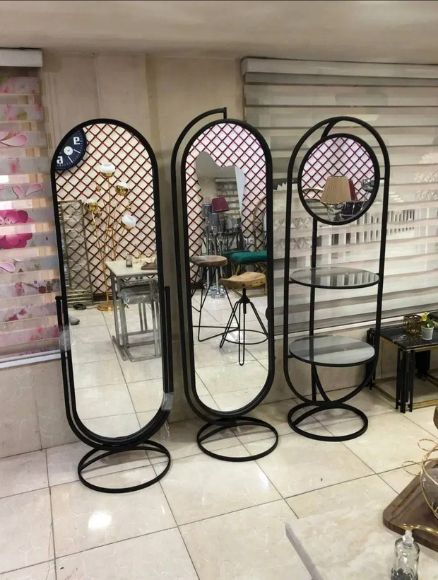 ایینه قدی ایستاده