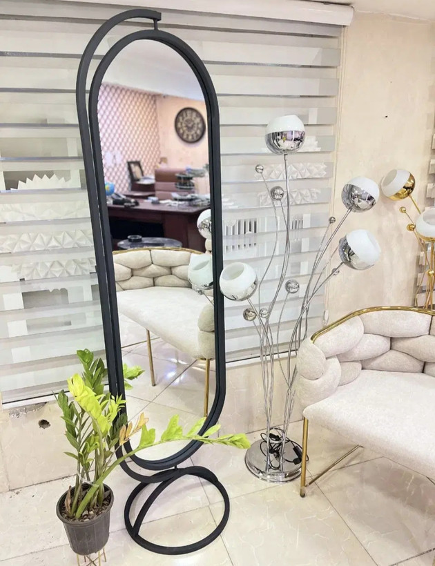 ایینه قدی ایستاده